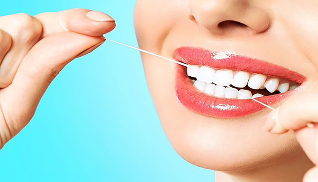 نخ دندان فوق نازک با اسانس توت فرنگی مینا